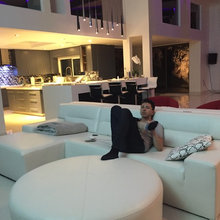 Izchak living room