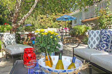 Elegant patio photo in Los Angeles