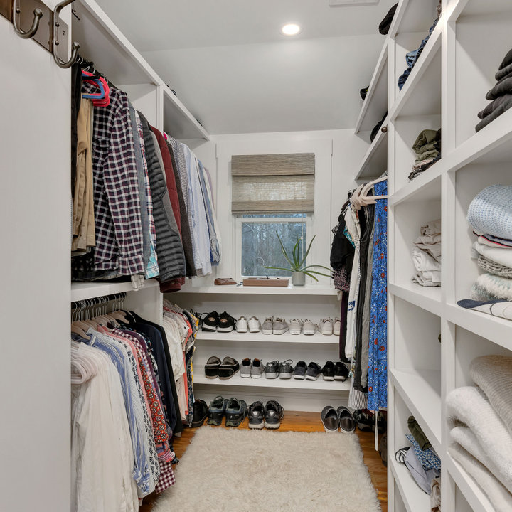 75 Beautiful Small Walkin Wardrobe Ideas & Designs May 2024 Houzz AU