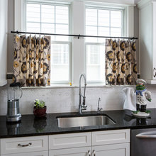 Cafe curtain for kitchen window.