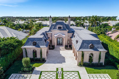Example of a classic house exterior design in Miami