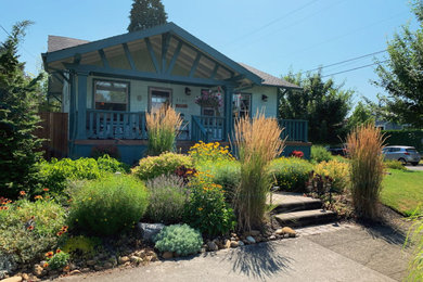 Design ideas for a craftsman landscaping in Portland.