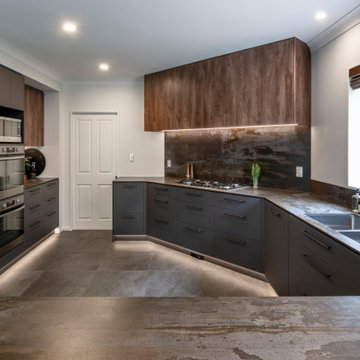 Cognac Comfort - Industrial Kitchen