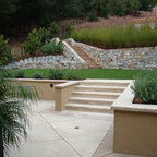 Edible Terraced garden with ramp and seat wall - Contemporary