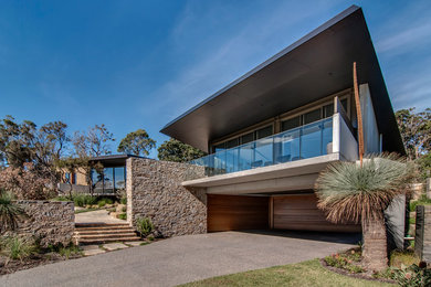 Design ideas for a contemporary exterior in Canberra - Queanbeyan.