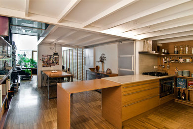 Inspiration for a contemporary kitchen remodel in Barcelona