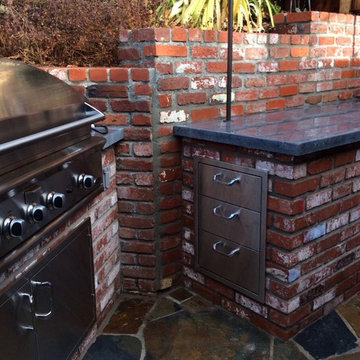 Brick BBQ for a Difficult Space