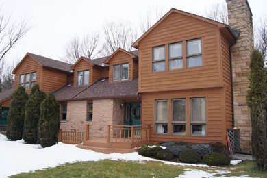 Example of a mountain style home design design in Toronto