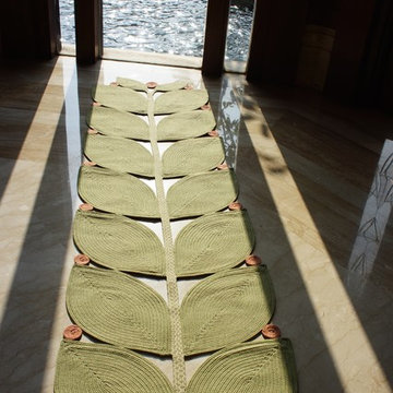 Ultra Durable Eden Hand-shaped Braided Rug