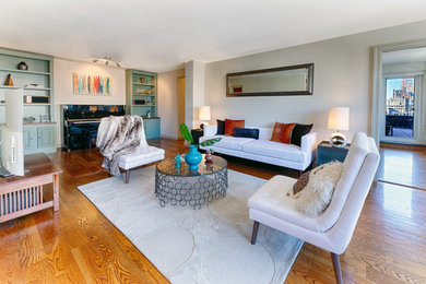 Example of a trendy living room design in New York