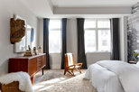 Houzz Tour: Art and Natural Light Shine in a Contemporary Apartment