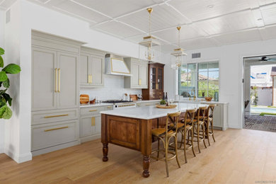 Example of a beach style kitchen design in San Diego