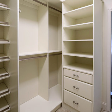 Master Bedroom Walk-in Custom Closet with Maximum Storage and Organization