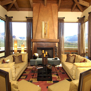 Ejemplo de salón para visitas abierto, mediterráneo, grande, con marco de chimenea de metal, paredes beige, suelo de travertino, chimenea tradicional y televisor retractable