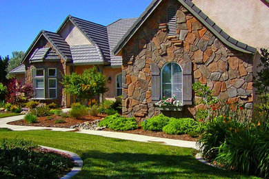 This is an example of a mid-sized front yard concrete paver garden path in Sacramento for spring.