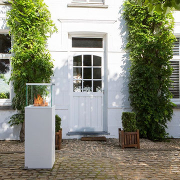 Modern Outdoor Fireplaces