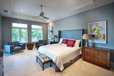 Bedroom - modern bedroom idea in Miami