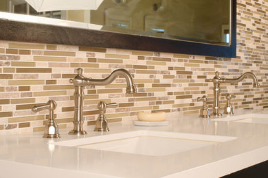 Example of a country bathroom design in Los Angeles