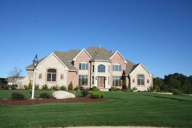 Home design - traditional home design idea in Milwaukee