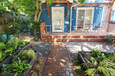 Photo of a contemporary landscaping in Seattle.