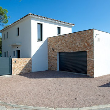 Une maison toute en contraste