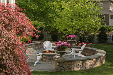 Example of a classic patio design in New York