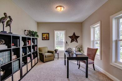 Example of a home office design in Minneapolis