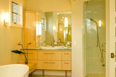 Bathroom - contemporary bathroom idea in New York