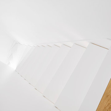 Komplett von uns : Treppe, Küche, Parkett und Türen.