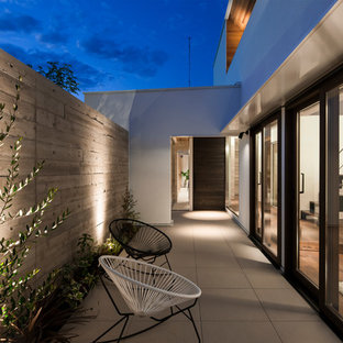 他の地域のモダンスタイルのおしゃれなテラス・中庭 (日よけなし) の写真
