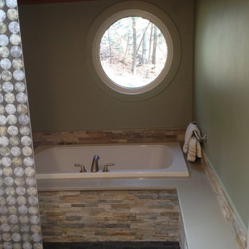 Lois Bathroom