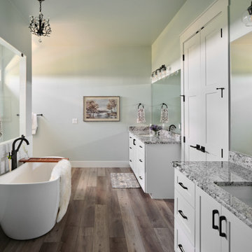 Modern Lakeside Farmhouse Kingsland