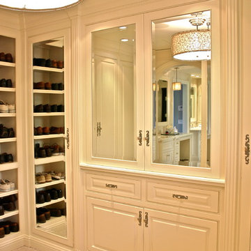 Koleas, Master Walk In Closet
