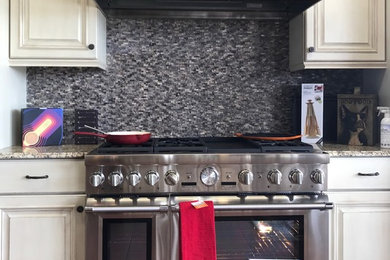 Trendy kitchen photo in Charlotte