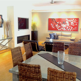 タウンズビルの中サイズのコンテンポラリースタイルのLDKの画像 (淡色無垢フローリング、暖炉なし)