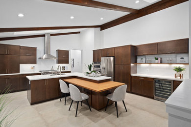 サンディエゴにあるミッドセンチュリースタイルのおしゃれなキッチン (フラットパネル扉のキャビネット、シルバーの調理設備、白いキッチンカウンター) の写真