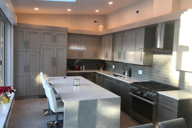 Example of a kitchen design in Boston