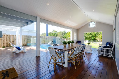 Design ideas for a beach style patio in Gold Coast - Tweed.