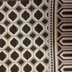 Arista Diamond w/ coordinating border - Area Rugs