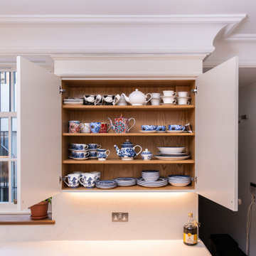 Traditional Lay-On Panelled with Large Mouldings Shaker Kitchen