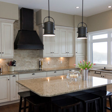 Two Tone Custom with Range Hood