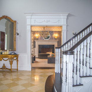 Idéer för att renovera en stor eklektisk foajé, med grå väggar och linoleumgolv