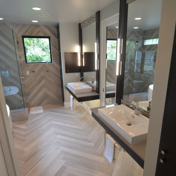 Bellaire - Lake Master Bathroom