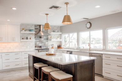 Example of a kitchen design in Tampa
