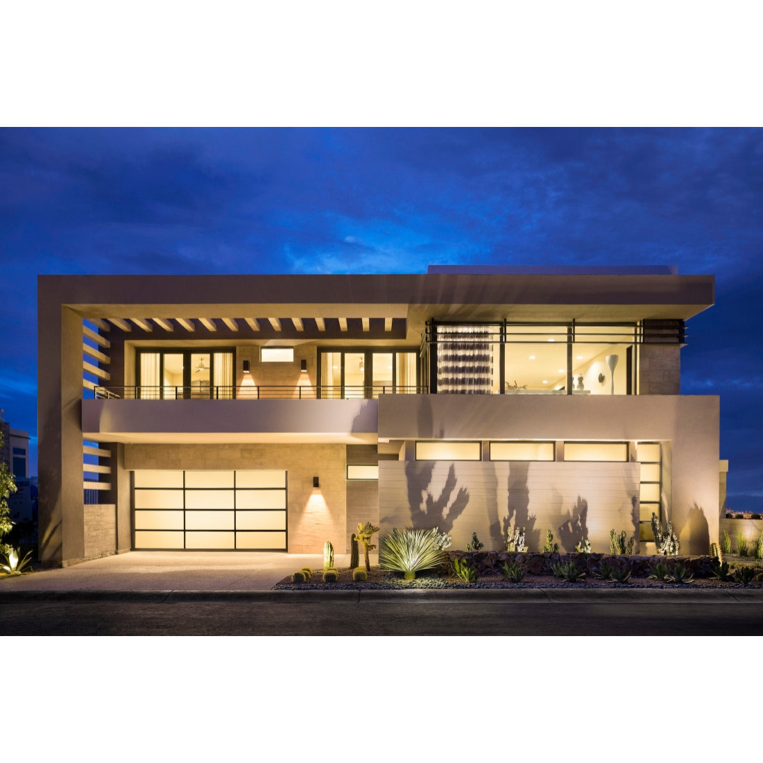 Clopay Avante Collection