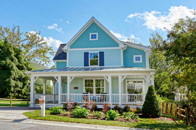 Example of a cottage exterior home design in DC Metro