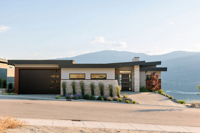 Home design - contemporary home design idea in Vancouver