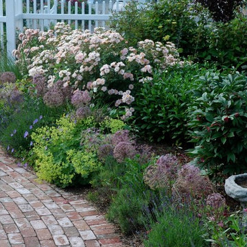 Shoreline Cottage Garden