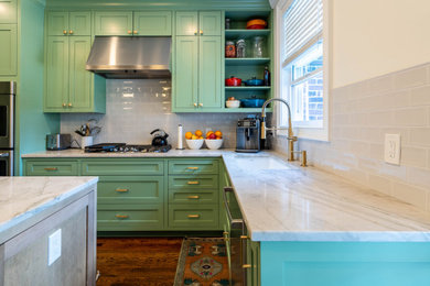 Home design - small modern home design idea in New York