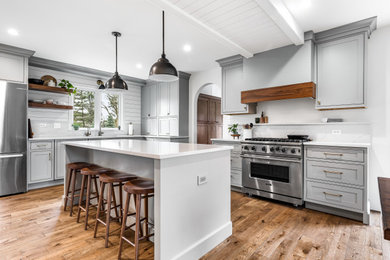 Example of a cottage kitchen design in Chicago with shaker cabinets, gray cabinets, quartz countertops, an island and white countertops